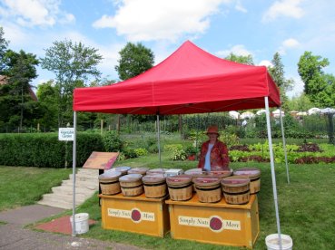 Glensheen estate's vegetable gardens in the background (Photo: Kat B./travelgardeneat) Glensheen estate's vegetable gardens in the background (Photo: Kat B./travelgardeneat)