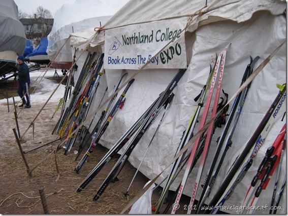 The registration and warming tent in the starting area.