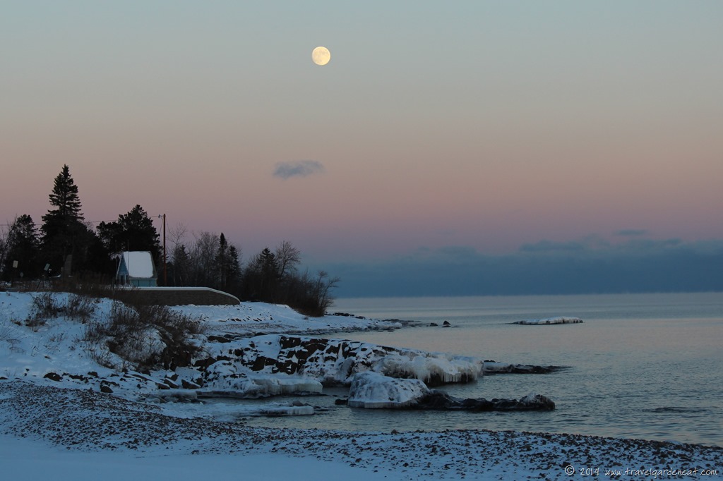 Monnrise by Lester River